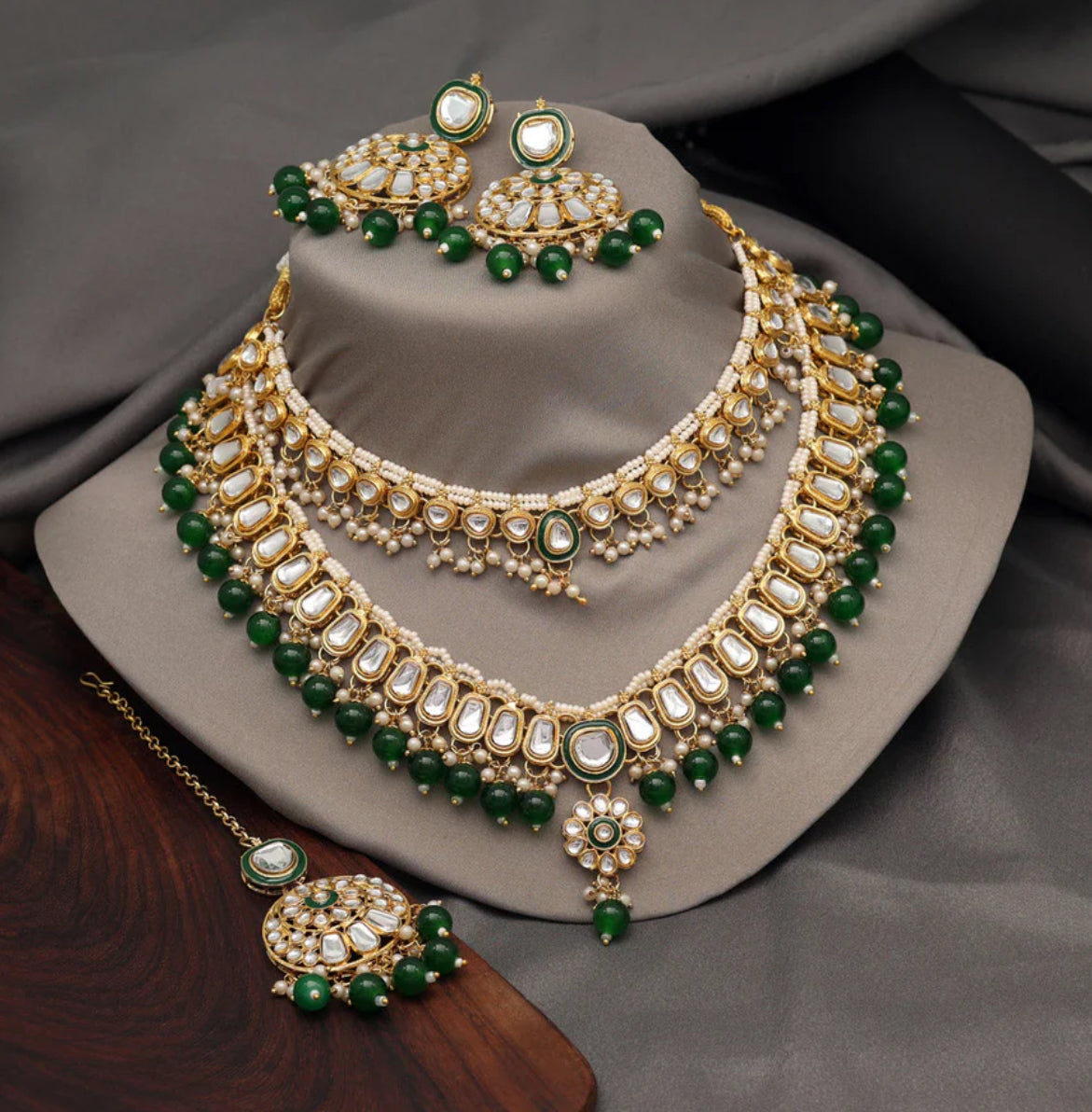 HEERA: GREEN KUNDAN NECKLACE SET