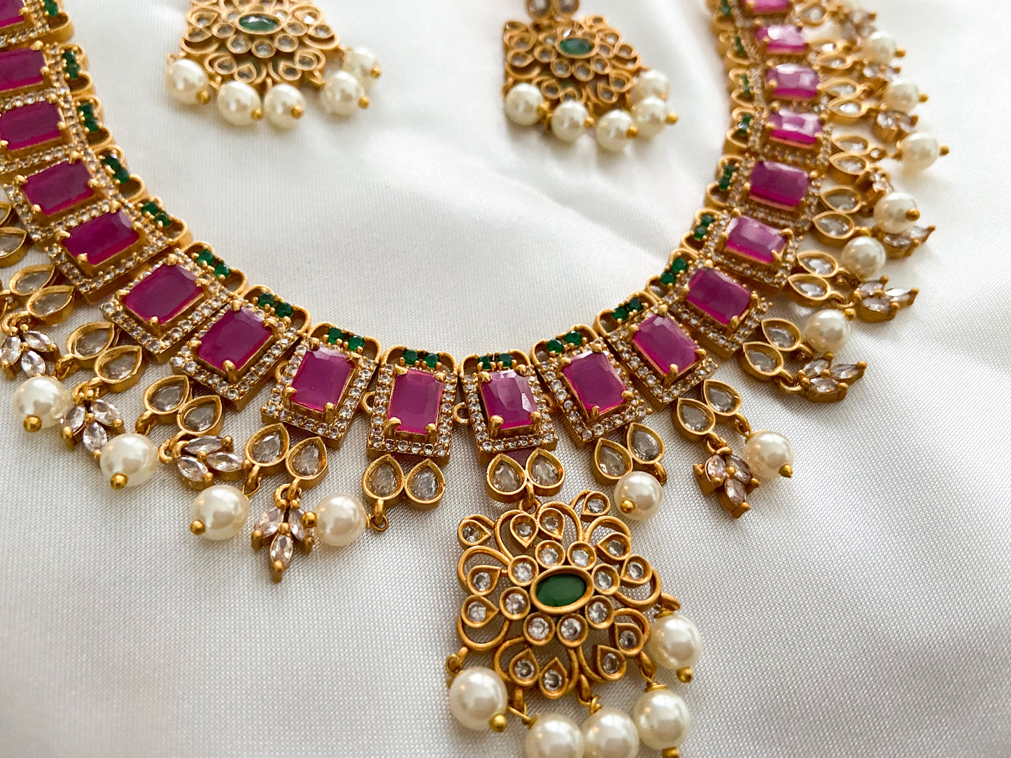 RUBY GREEN PEARL NECKLACE SET