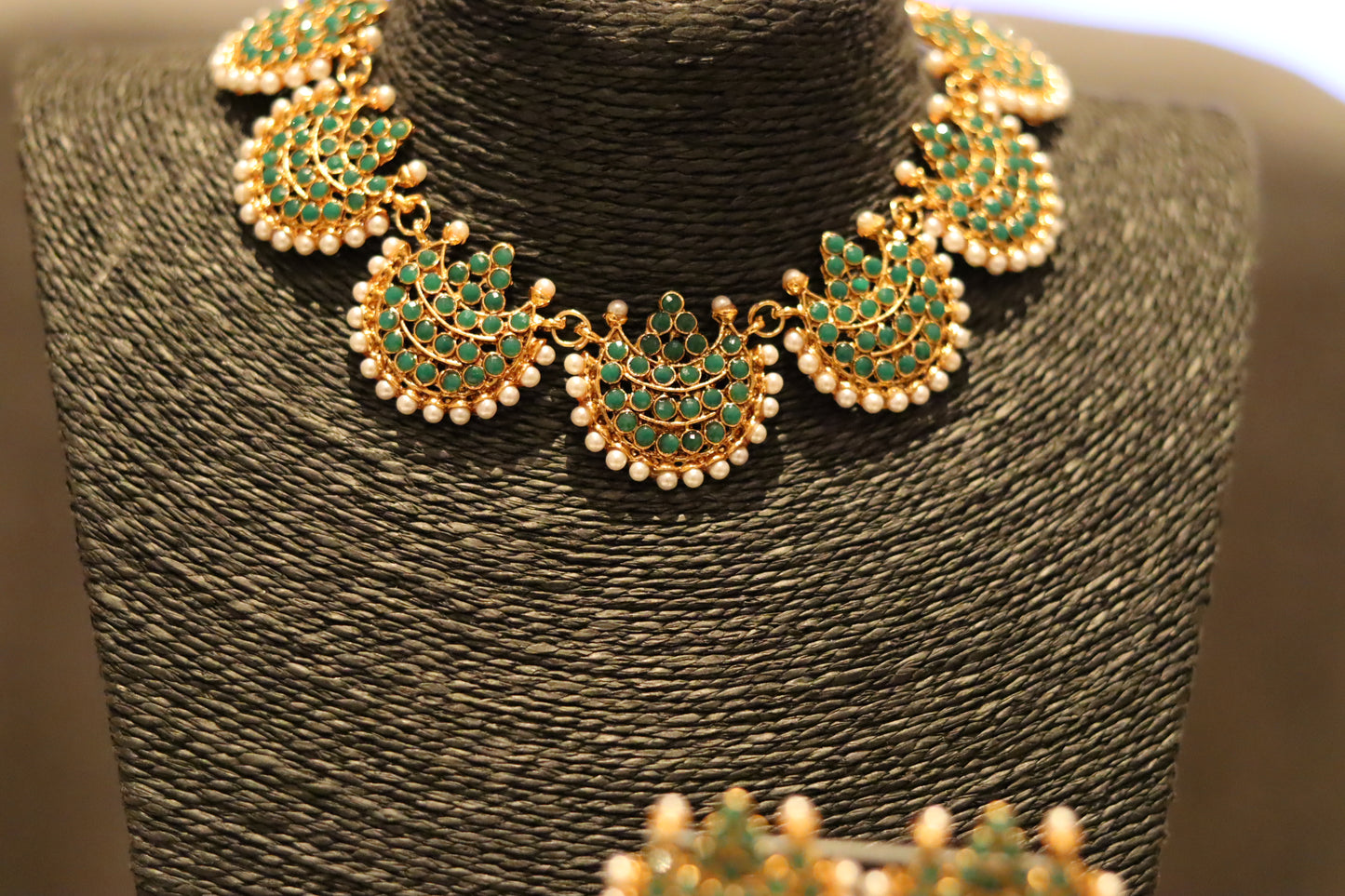 GREEN PEARL SHORT NECKLACE