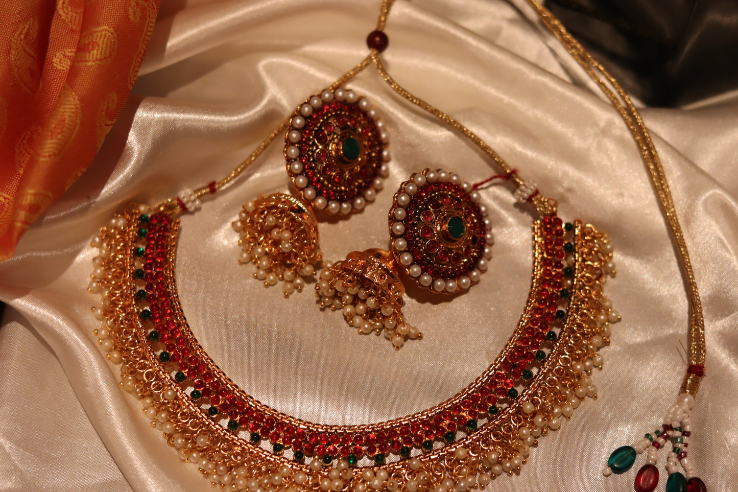 RUBY GREEN SHORT NECKLACE
