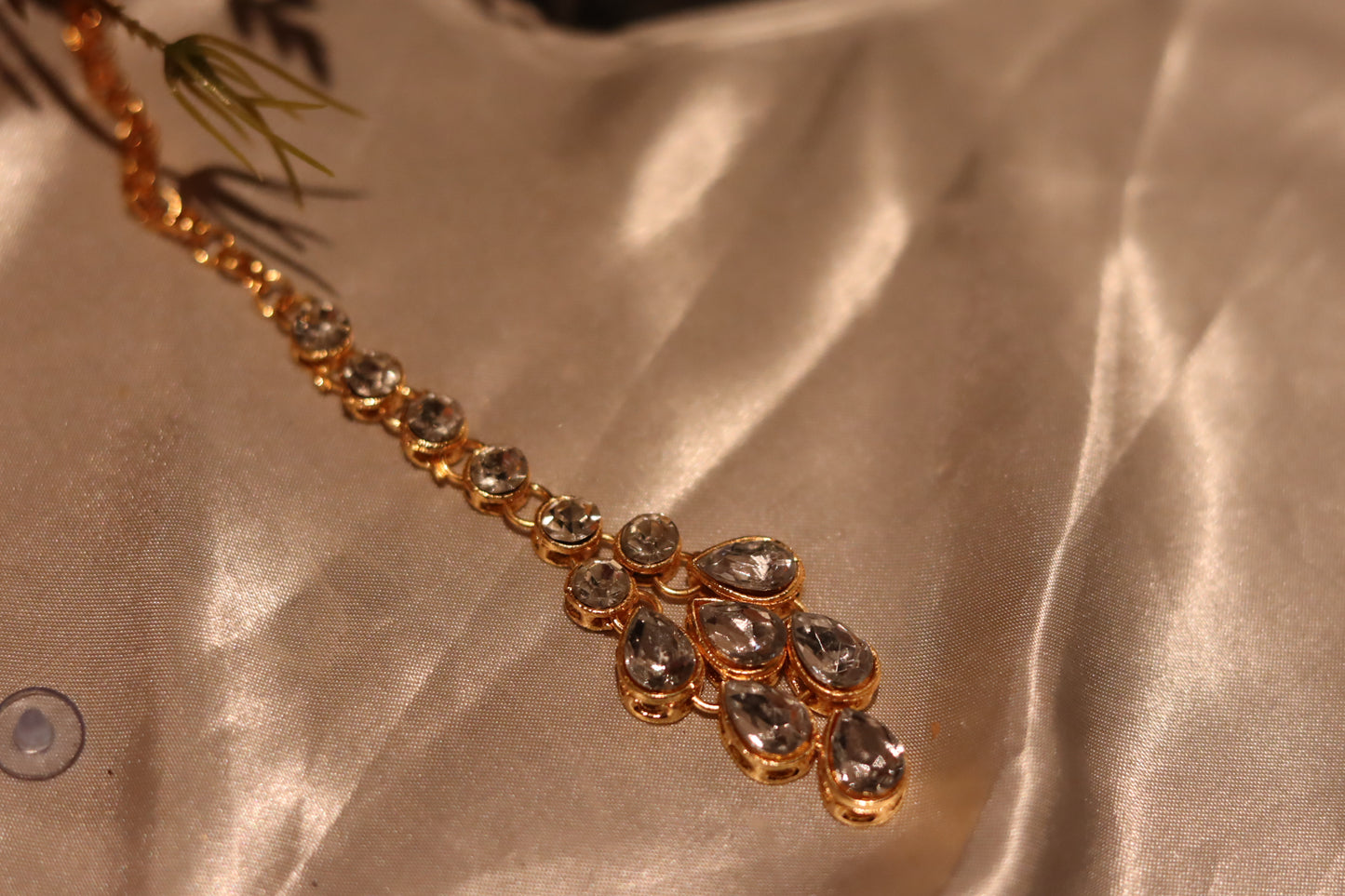 GOLD WHITE STONE NECKLACE SET