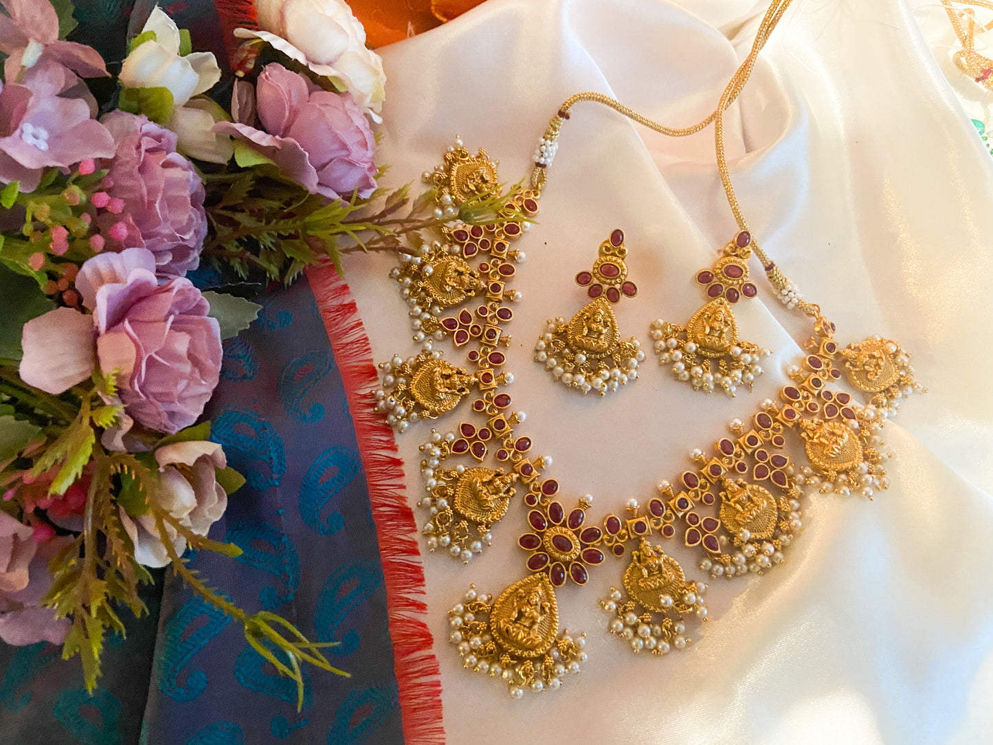 SHORT LAKSHMI RUBY NECKLACE SET