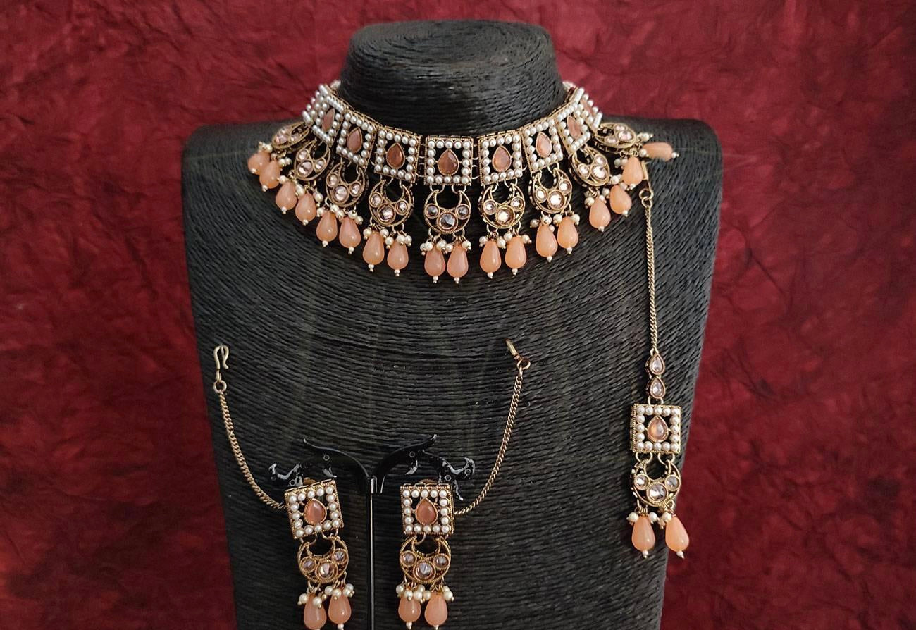 THAMARAI: PEACH KUNDAN NECKLACE SET