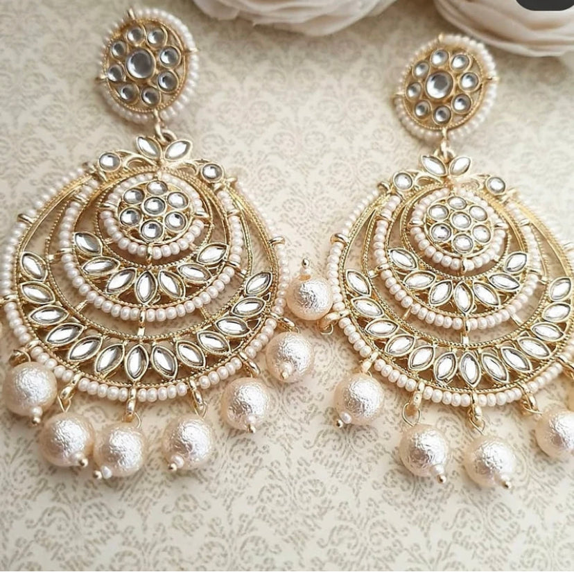 WHITE PEARL EARRINGS