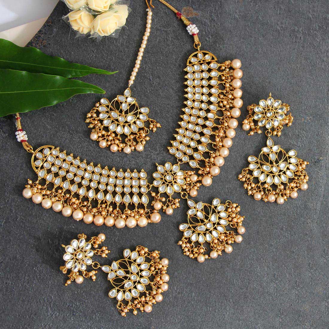 Thamarai: Gold Kundan Necklace