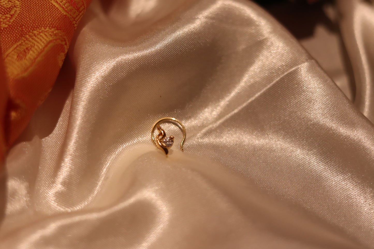 GOLDEN WHITE STONE NOSE RING